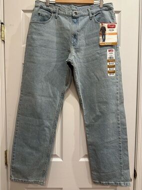 Wrangler Men’s Light Blue Relaxed Straight Jeans